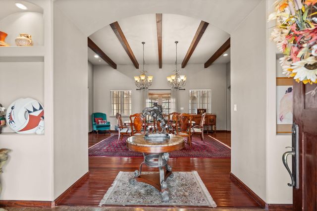 2686 Della Road SW, Albuquerque, NM 87105