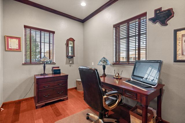 2686 Della Road SW, Albuquerque, NM 87105