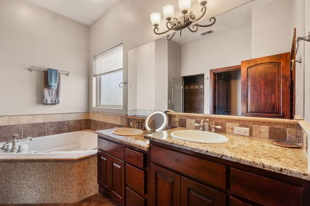 2686 Della Road SW, Albuquerque, NM 87105