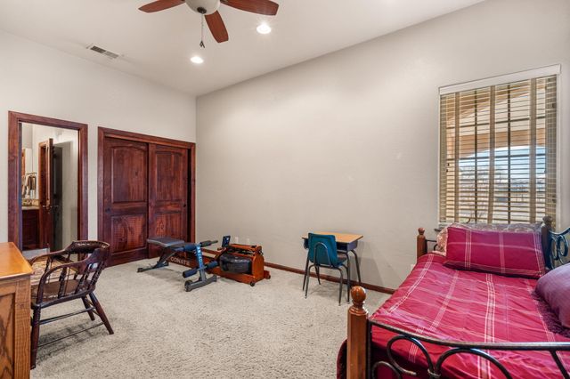 2686 Della Road SW, Albuquerque, NM 87105