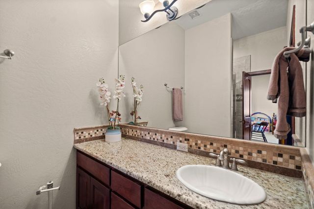 2686 Della Road SW, Albuquerque, NM 87105