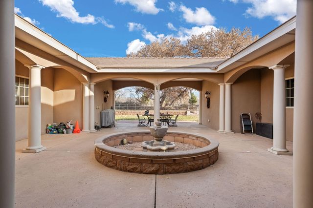 2686 Della Road SW, Albuquerque, NM 87105