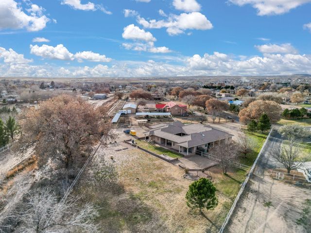 2686 Della Road SW, Albuquerque, NM 87105