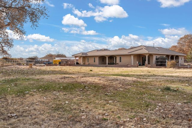 2686 Della Road SW, Albuquerque, NM 87105