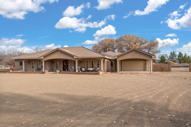 2686 Della Road SW, Albuquerque, NM 87105