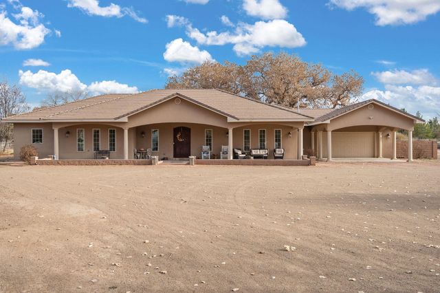 2686 Della Road SW, Albuquerque, NM 87105