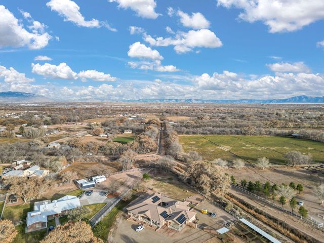 2686 Della Road SW, Albuquerque, NM 87105