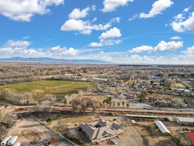 2686 Della Road SW, Albuquerque, NM 87105