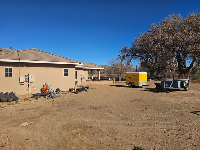 2686 Della Road SW, Albuquerque, NM 87105