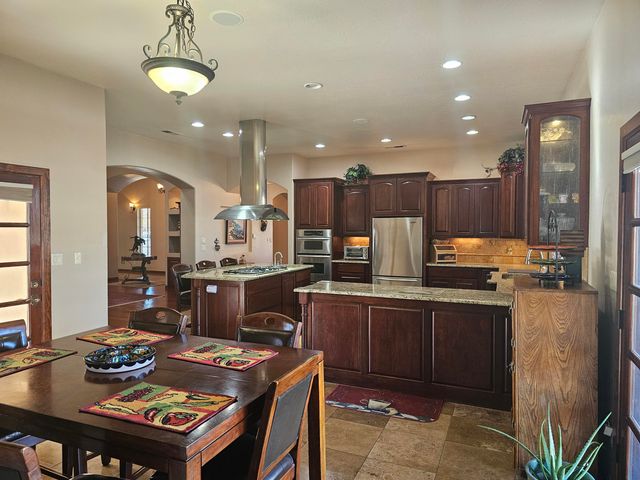 2686 Della Road SW, Albuquerque, NM 87105