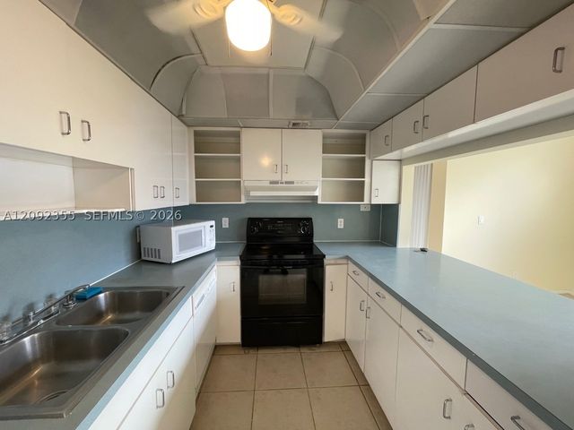 9431 Live Oak Pl 203, Davie, FL 33324