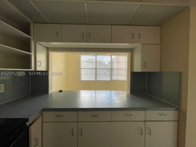 9431 Live Oak Pl 203, Davie, FL 33324