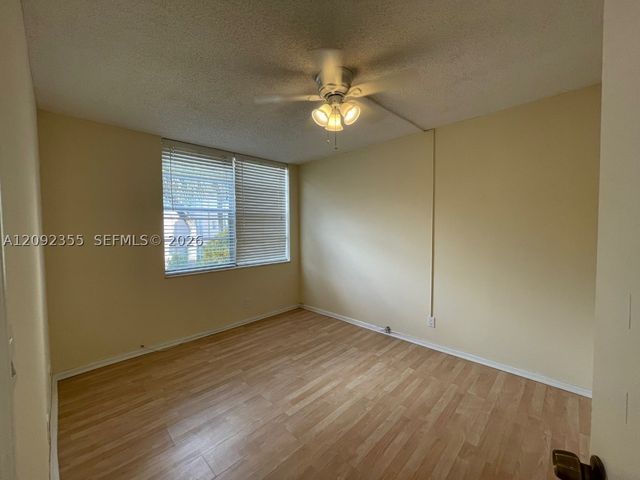 9431 Live Oak Pl 203, Davie, FL 33324