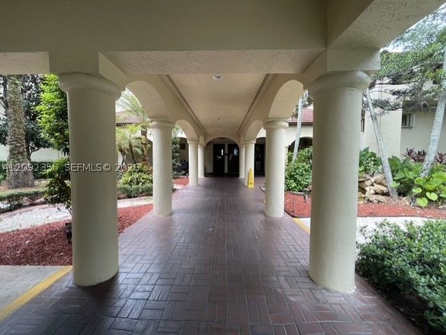 9431 Live Oak Pl 203, Davie, FL 33324