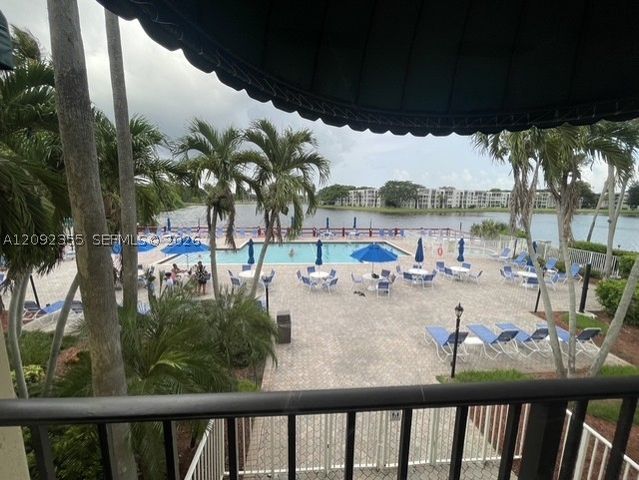 9431 Live Oak Pl 203, Davie, FL 33324