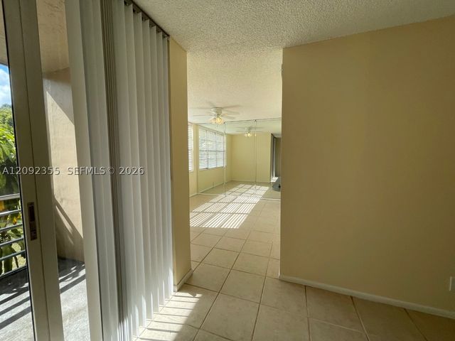 9431 Live Oak Pl 203, Davie, FL 33324