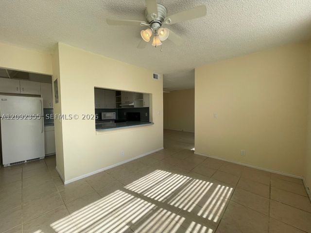 9431 Live Oak Pl 203, Davie, FL 33324