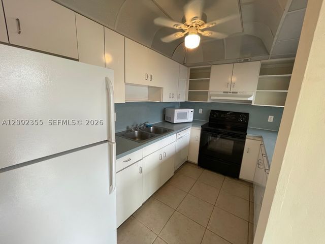9431 Live Oak Pl 203, Davie, FL 33324