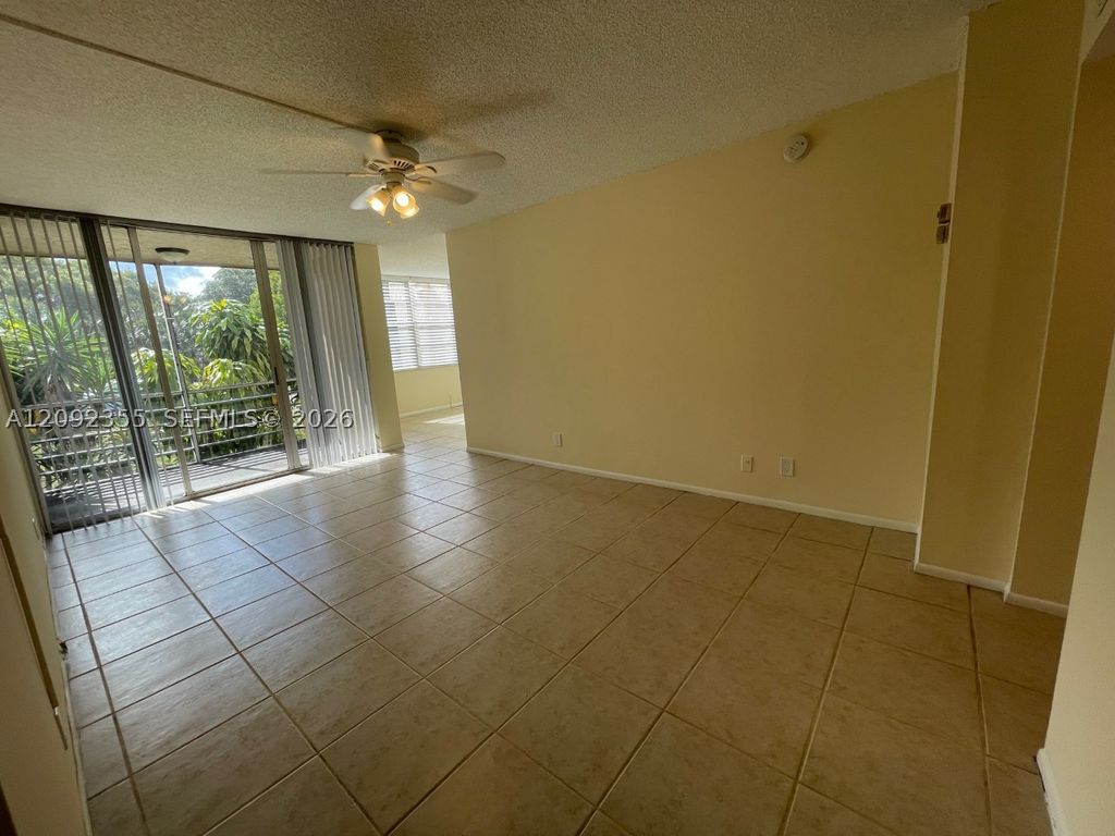 9431 Live Oak Pl 203, Davie, FL 33324
