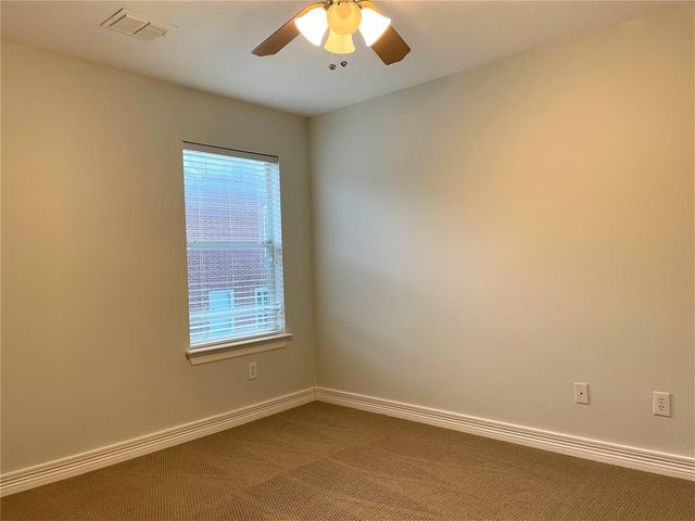2480 Worthington Street, Dallas, TX 75204