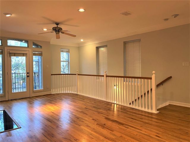 2480 Worthington Street, Dallas, TX 75204