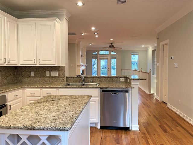 2480 Worthington Street, Dallas, TX 75204