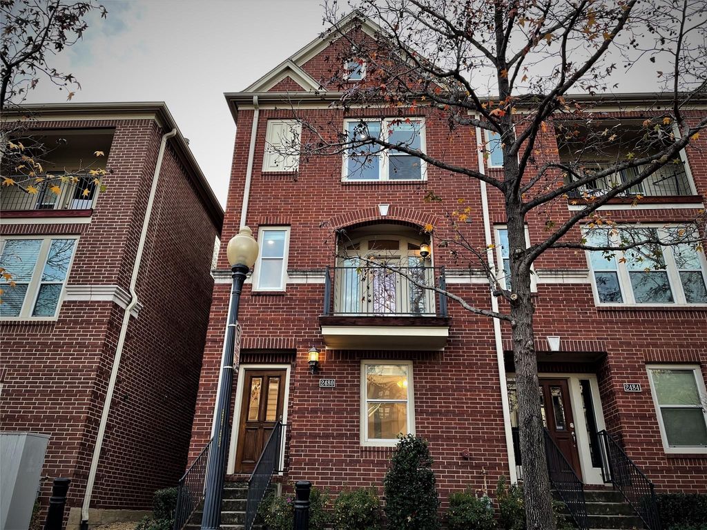 2480 Worthington Street, Dallas, TX 75204
