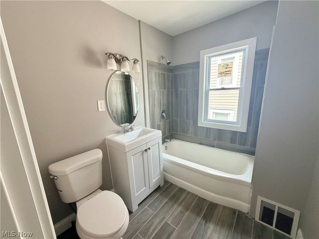 1350 Russell Road, Cleveland, OH 44103