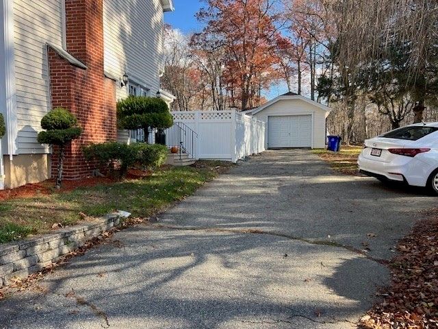 1657 Meridian St, Fall River, MA 02720