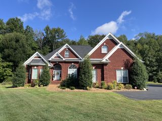 195 Froedge Dr, Lafayette, TN 37083