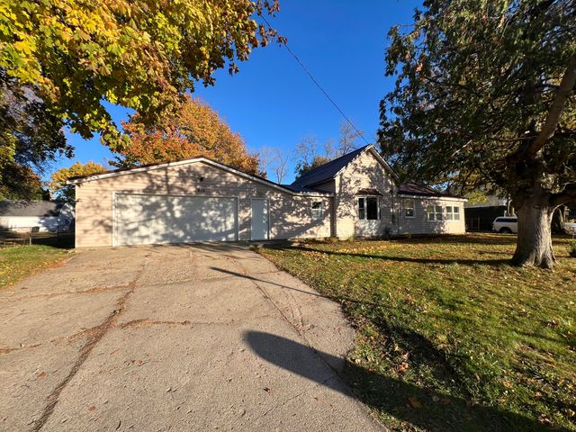 412 N Darling Avenue, Fremont, MI 49412