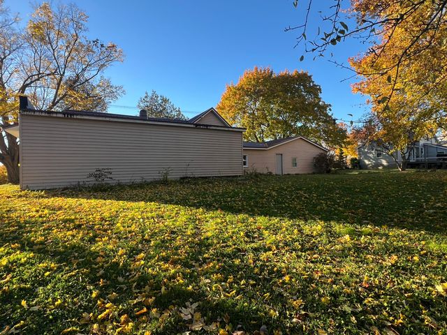 412 N Darling Avenue, Fremont, MI 49412