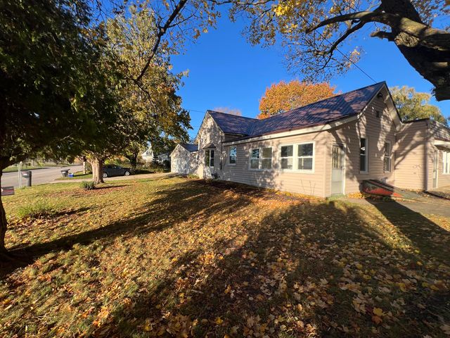 412 N Darling Avenue, Fremont, MI 49412