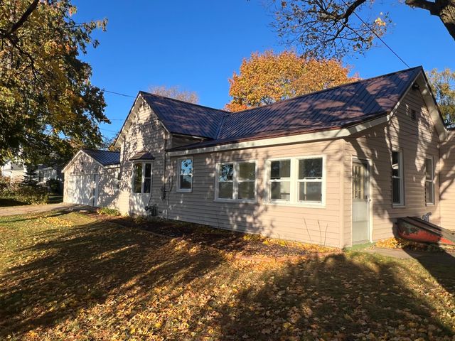 412 N Darling Avenue, Fremont, MI 49412