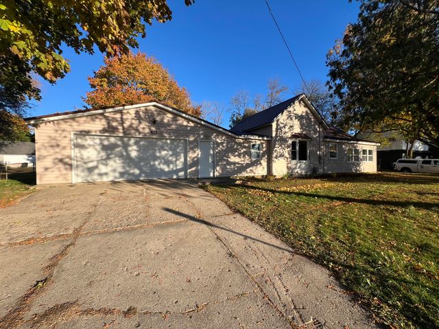 412 N Darling Avenue, Fremont, MI 49412