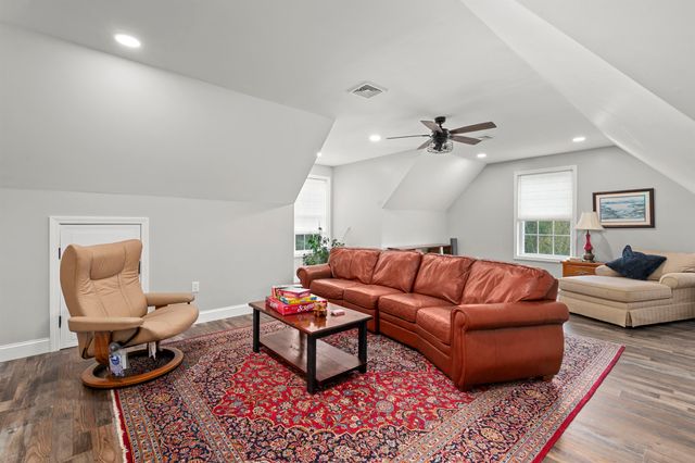 22 Darwin Place, Laconia, NH 03246