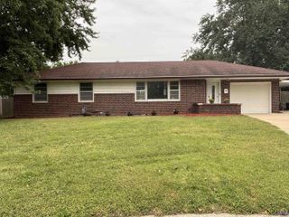 1274 SW Indian Trail CT, Topeka, KS 66604