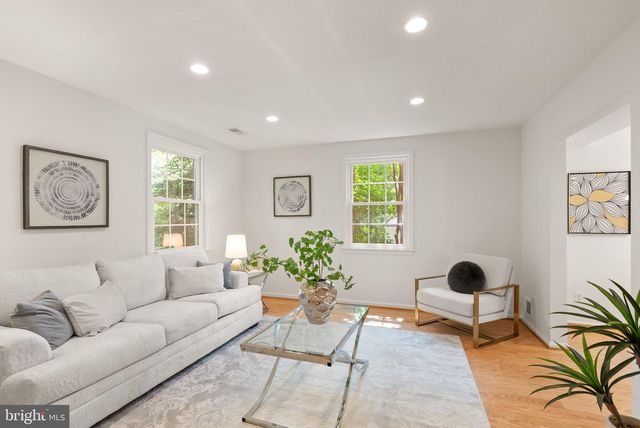 6010 BENALDER DR, Bethesda, MD 20816