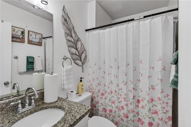 9 Cammy CIR, Portsmouth, VA 23703