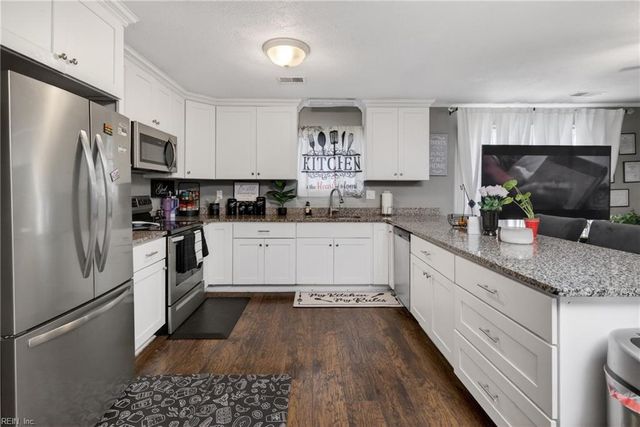 9 Cammy CIR, Portsmouth, VA 23703