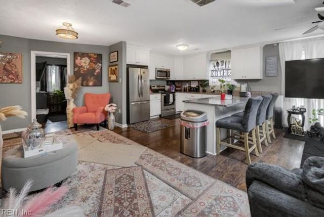 9 Cammy CIR, Portsmouth, VA 23703