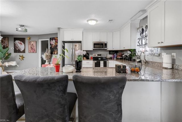 9 Cammy CIR, Portsmouth, VA 23703