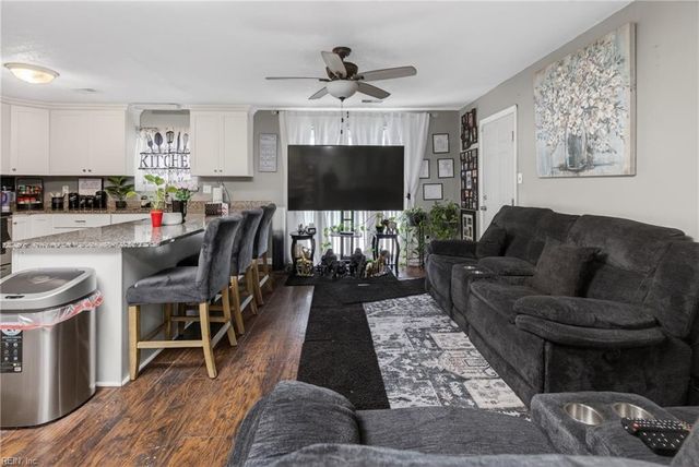 9 Cammy CIR, Portsmouth, VA 23703