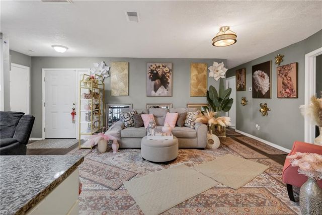 9 Cammy CIR, Portsmouth, VA 23703