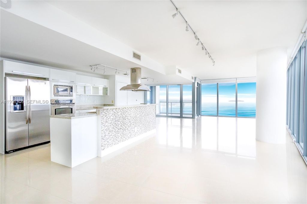 601 NE 36th St 812, Miami, FL 33137