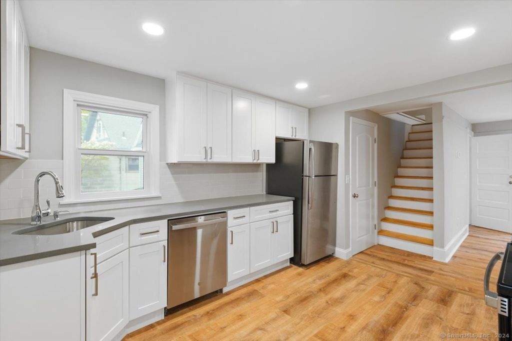 816 Pacific Street 2nd Floor, Stamford, CT 06902