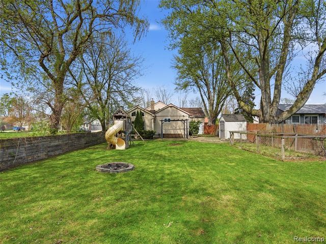 23564 Donaldson Street, Clinton Township, MI 48035