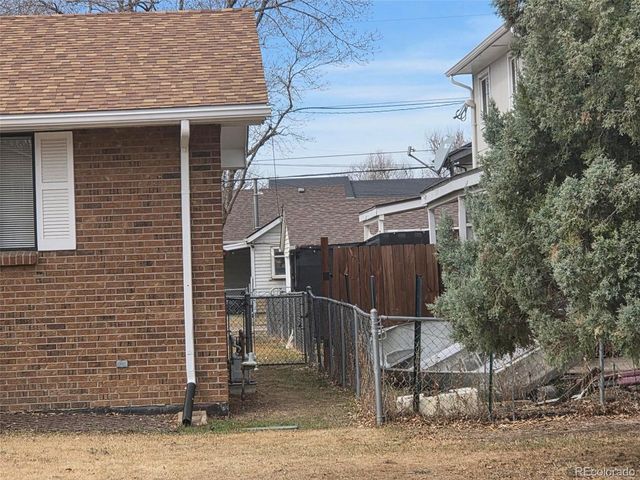 3015 S Delaware St, Englewood, CO 80110