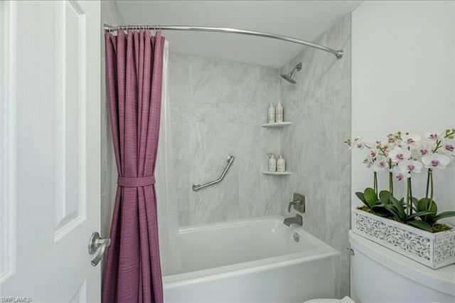 1087 Forest Lakes DR 306, Naples, FL 34105