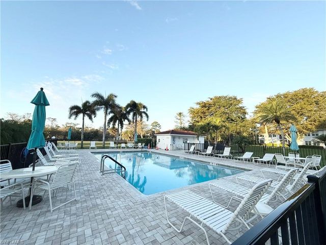 1087 Forest Lakes DR 306, Naples, FL 34105